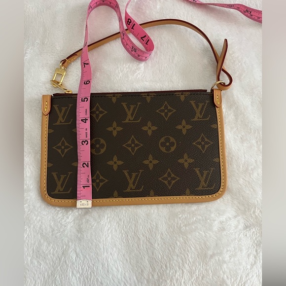 Authentic Louis Vuitton Carryall Pouch MM New - Picture 2 of 7